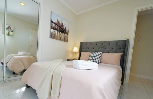 Doncaster East House | Mountain Vistas Retreat 4BRM WiFi Netflix Billiard