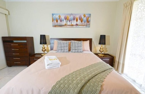 Doncaster East House | Mountain Vistas Retreat 4BRM WiFi Netflix Billiard