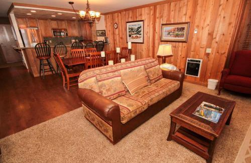 Mammoth Lakes House | Mountainback #49, Den