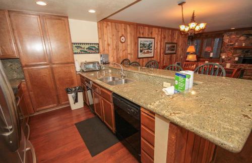 Mammoth Lakes House | Mountainback #49, Den
