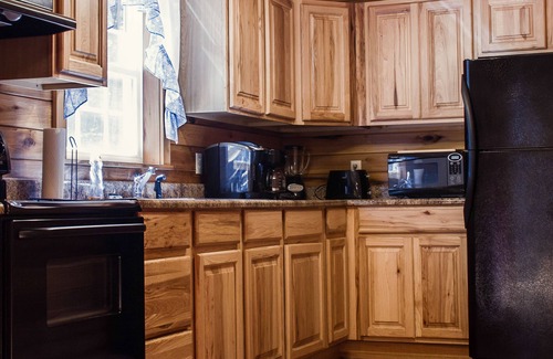 Summerlee Cabin | Mountaineer Cabin 5 - 3 Bdrm with Hot Tub close to New River Gorge National Park
