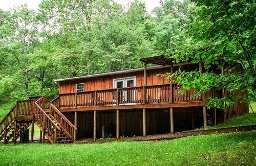 Summerlee Cabin | Mountaineer Cabin 5 - 3 Bdrm with Hot Tub close to New River Gorge National Park