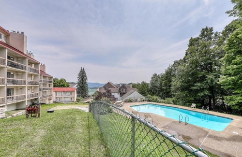 Warren Apartment | Mountainside 63