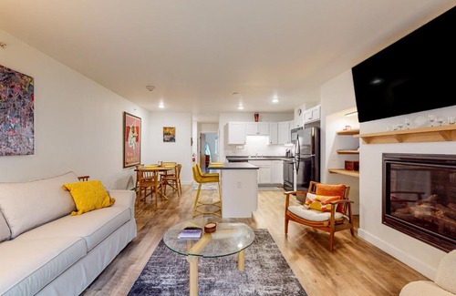 Warren Apartment | Mountainside 70