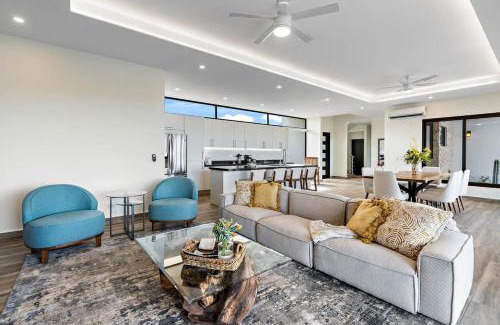 Coco House | Mountaintop 4-Bedroom with Pool Huge Views
