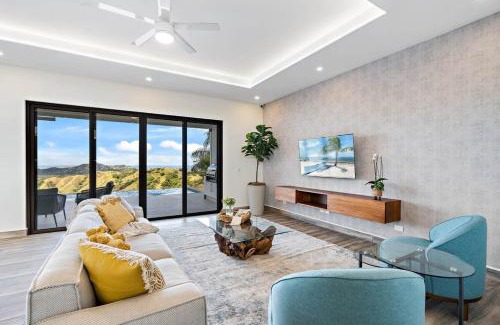 Coco House | Mountaintop 4-Bedroom with Pool Huge Views