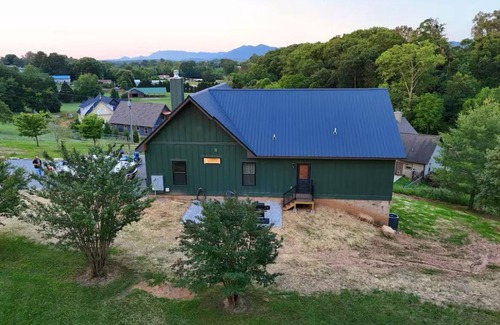 Maryville House | Mountainview Lodge