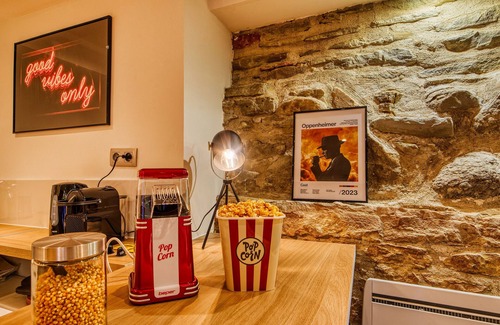 Griffon - Royale Apartment | Movie Room – Immersion unique et atmosphère cosy assurée