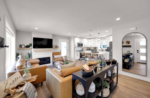 Amazon House | Moxie Nixon Campus House - Walk to UO Campus + Downtown & Parks + 3BR w/BBQ