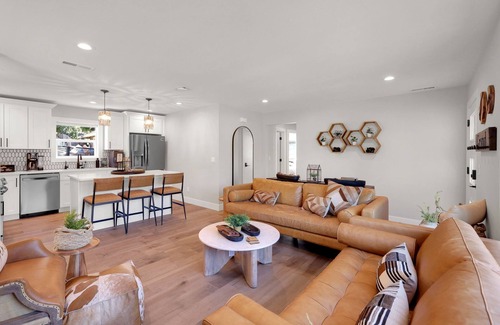 Amazon House | Moxie Nixon Campus House - Walk to UO Campus + Downtown & Parks + 3BR w/BBQ