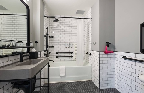 Downtown Charleston Hotel | Moxy Charleston Downtown