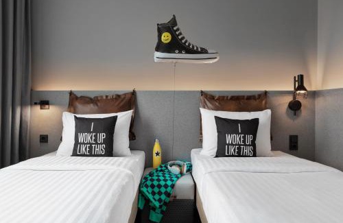 Stadtmitte Hotel | Moxy Duesseldorf City