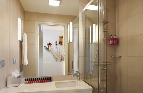Cranford Hotel | MOXY London Heathrow Airport