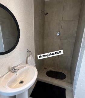 Elias Motsoaledi Bed & Breakfast | Mphagahle B&B