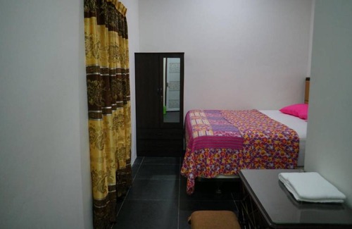 Merbau Sempak House | Mri Homestay Sg Buloh - 3 Br House (Ground Floor) with Centralised Private Pool