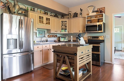 Laurel Ridge Apartment | Mt. Admirals Retreat ~ Mountain-LakeViews,HotTub-FirePit-Hiking-Biking-HypoDogs