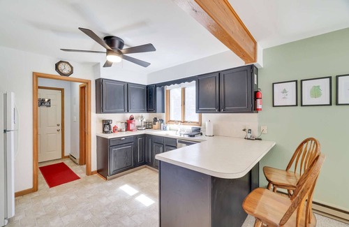 Blakeslee Cabin | ⛷⛱⛰Mt. Maplewood Lake House❤️HotTub☆Fireplace☆Ski/Boats☆Games☆Families☆Dogs+