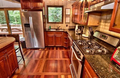 Pocono Pines Ski Chalet | Mt. Maplewood Split Lodge