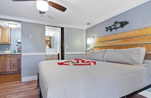 Twin Mountain Cottage | Mt. Washington by day and hot tub at night! #2