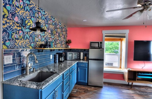 Fruita Apartment | Mtn Bike meets luxury, Downtown Fruita ! Free Bike Storage & Fast WiFi