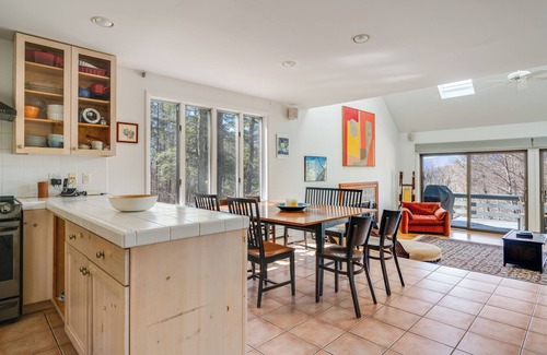 Shady House | Mtn. RETREAT Watch Leaves Change From Hot Tub on the Deck. Min to Town, Pvt