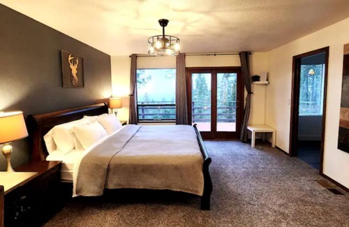 Shingletown House | Mtn view Cabin near Lassen Volcanic National Park