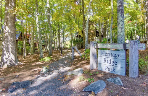 Mountain Air Apartment | Mtn-view Condo w/Screened Porch in Burnsville!