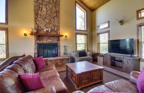 Show Low House | Mtn-View Hilltop Hideaway with Deck in Show Low