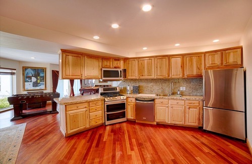 The Avenues House | MtnTop Mansion! 5 Mins to Downtown, PRIVATE Theater, Hot Tub, Gym, Heated Pool