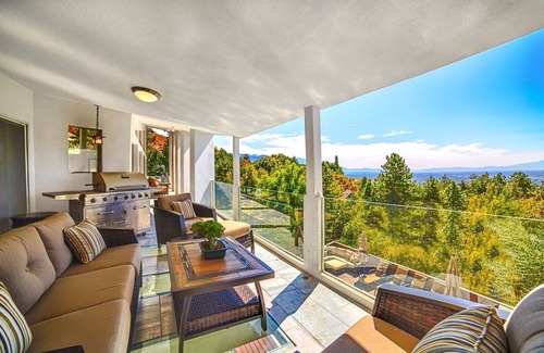The Avenues House | MtnTop Mansion! 5 Mins to Downtown, PRIVATE Theater, Hot Tub, Gym, Heated Pool