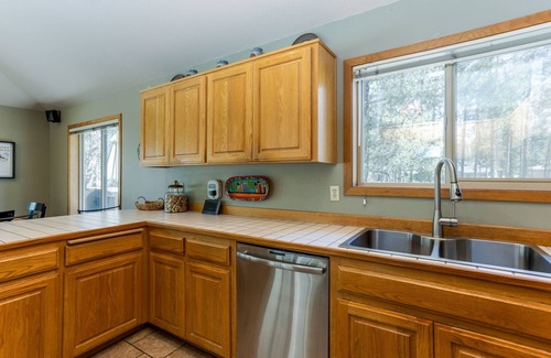 Deer Park House | MTRO02 - 3 Suites, AC, Hot Tub, Games Galore