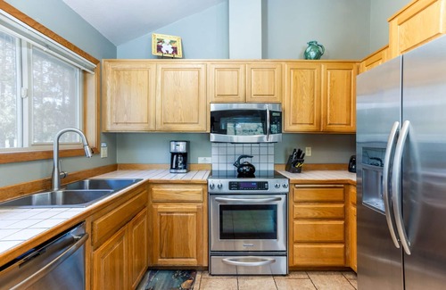 Deer Park House | MTRO02 - 3 Suites, AC, Hot Tub, Games Galore