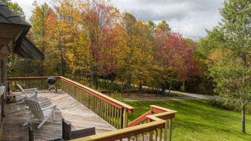 Wilmington House | MtSnow , HotTub, Pool, Air Hockey,Ping Pong, Darts
