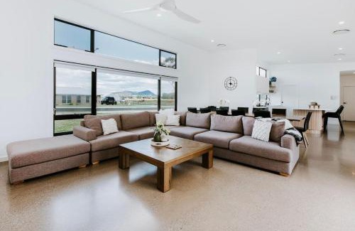 Bombira House | Mudgee Haven - Stunning Terra Modern Design