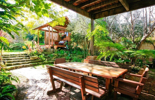 White Gum Valley House | Mulberry Mansion - Fremantle. A resort style holiday home.