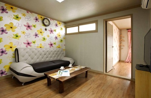 Irun-myeon House | Mulbit Hanul