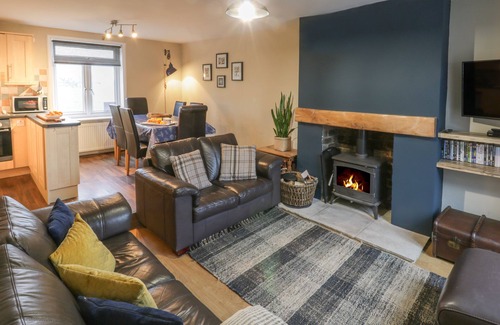 Hinderwell Cottage | MULGRAVE COTTAGE, pet friendly, with open fire in Port Mulgrave