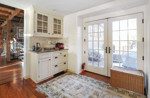 Fairfield House | Multi Family Saltwater Pool Retreat - 6 bedroom chateau in Fairfield nature!