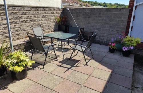 Mumbles House | Mumbles Cottage - Sleeps 4 - Pets Ok - Parking