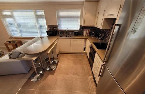 Mumbles House | Mumbles Cottage - Sleeps 4 - Pets Ok - Parking