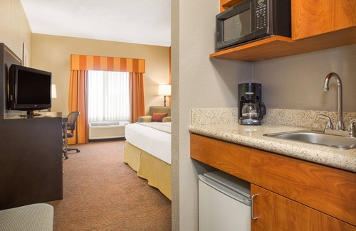 Muncie Hotel | Muncie Place Hotel & Suites