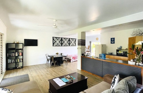 Muri Villa | Muri Beachside Villa - Super Popular 5* Location at Muri Beach, Pool, Kayaks!