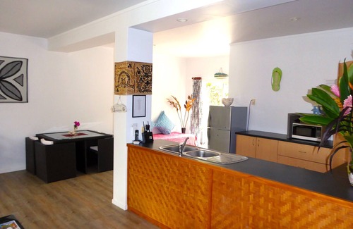Muri Villa | Muri Beachside Villa - Super Popular 5* Location at Muri Beach, Pool, Kayaks!