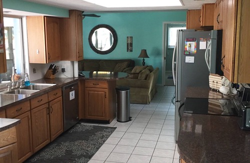 Anona House | Music On The Sea ~waterfront Home~private Pool~ Minutes to Beach