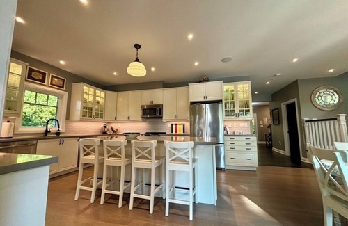 Gravenhurst Cottage | Muskoka Soul 💫 Spacious + Modern 6 Bedroom on Lake Muskoka 💫 @MuskokaSoul