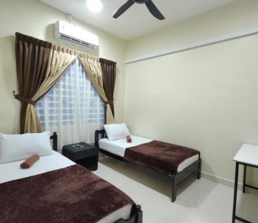 Hutan Kampung House | MUSLlM ONLY Pool Wifi 3 aircond room Hospital Sultanah Bahiyah