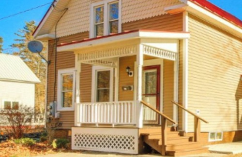 Springfield House | MUST-SEE VERMONT MAGICAL FALL FOLIAGE SEASON BOOK NOW