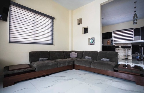 Atlatlahucan House | New Family-Friendly Poolside Escape