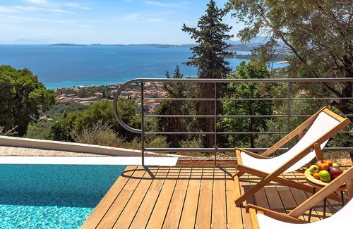Vassilatika Villa | My Rental Homes - Villa Marquez with infinity pool, equipped terrace and sea view.