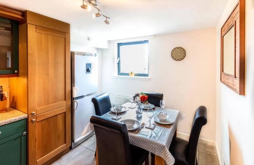 Central Aberdeen Apartment | Mycosy On The River, 2 BR Apartment, Great Location - Aberdeen